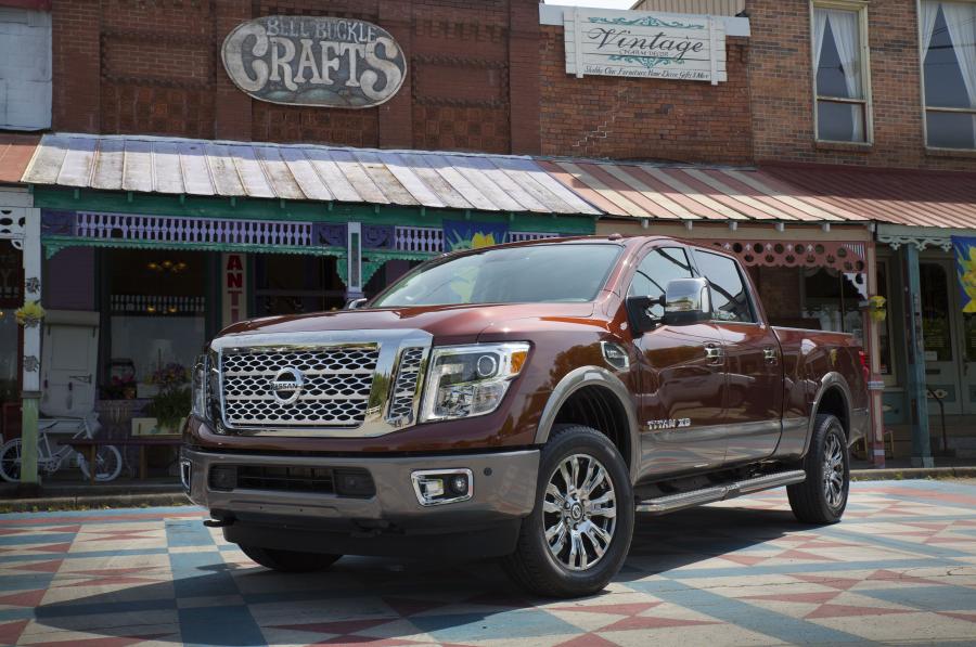  Nissan Titan Crew Cab XD Platinum Reserve 2015 года  (фото 29 из 33)